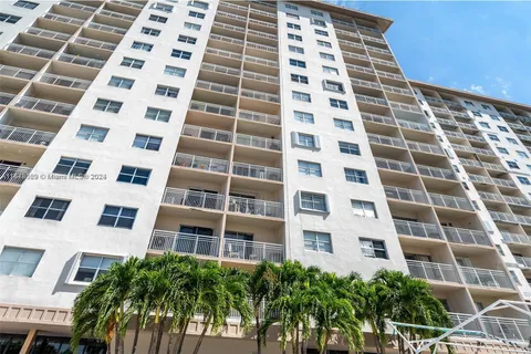 400 Kings Point Dr # 1031, Sunny Isles Beach FL 33160