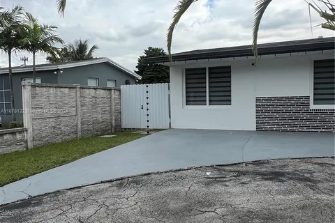 2641 SW 97th Ave # 2641, Miami FL 33165