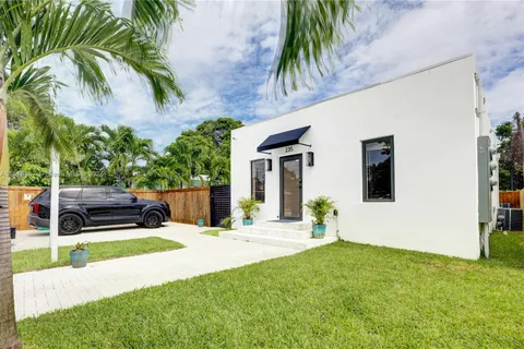 235 NW 39th St, Miami FL 33127