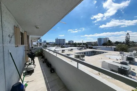 7300 Wayne Ave # 416, Miami Beach FL 33141