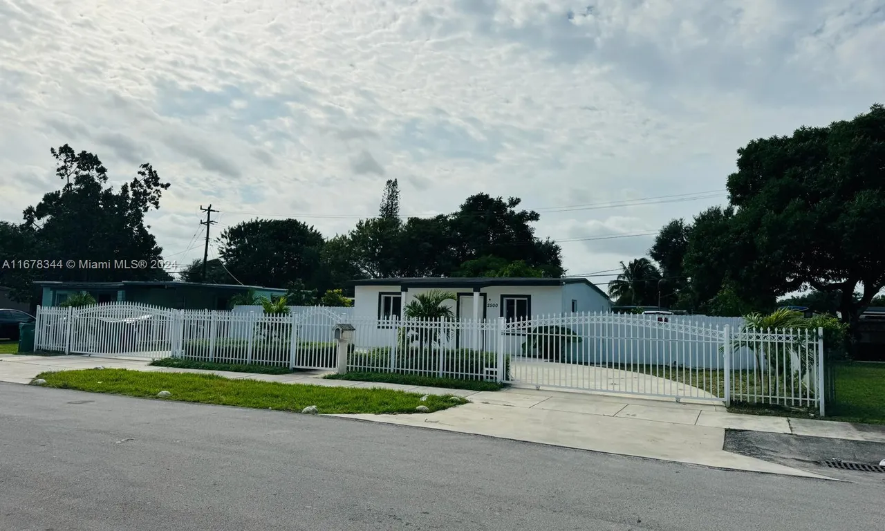 2500 NW 162nd St, Miami Gardens FL 33054