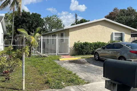 2845 NW 13th Ct, Fort Lauderdale FL 33311