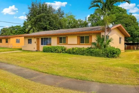 550 NW 35th Ter, Lauderhill FL 33311