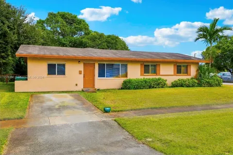 550 NW 35th Ter, Lauderhill FL 33311