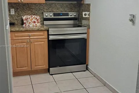 606 W 81st St # 329, Hialeah FL 33014