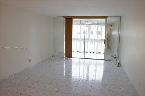 610 NE 12th Ave # 406, Hallandale Beach FL 33009