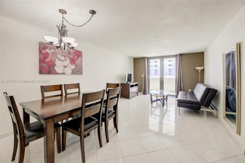 1621 Collins Ave # 708, Miami Beach FL 33139