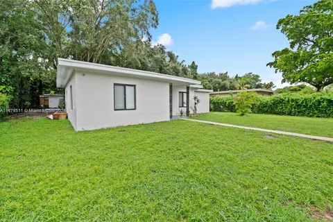 840 NE 143rd St, North Miami FL 33161