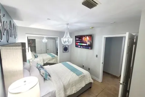 5445 Collins Ave, Miami Beach FL 33140