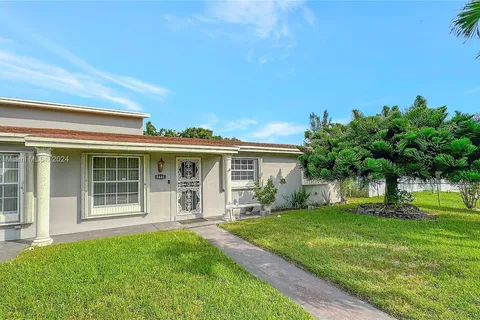 5441 NW 174th Dr, Miami Gardens FL 33055