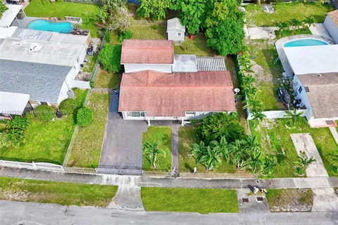 5441 NW 174th Dr, Miami Gardens FL 33055