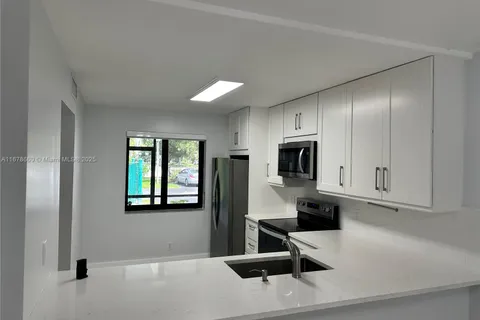 286 Racquet Club Rd # 105, Weston FL 33326