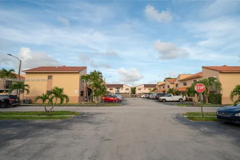 7600 W 29th Way # 202, Hialeah FL 33018