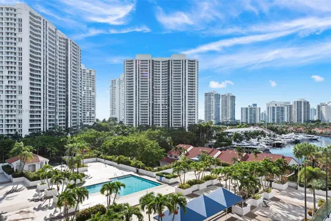 3640 Yacht Club Dr # 810, Aventura FL 33180