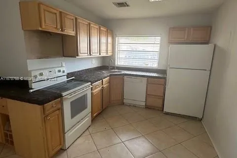 875 NE 213th Ter # 2, Miami FL 33179