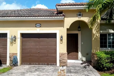 3225 NE 11th Dr # 3225, Homestead FL 33033