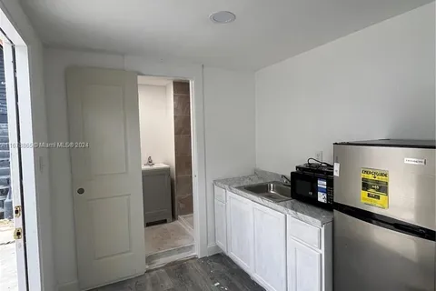 226 NE 56 # 10, Miami FL 33137