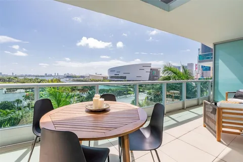 900 Biscayne Blvd # 702, Miami FL 33132