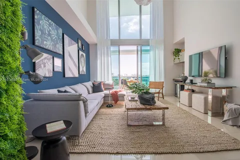 900 Biscayne Blvd # 702, Miami FL 33132
