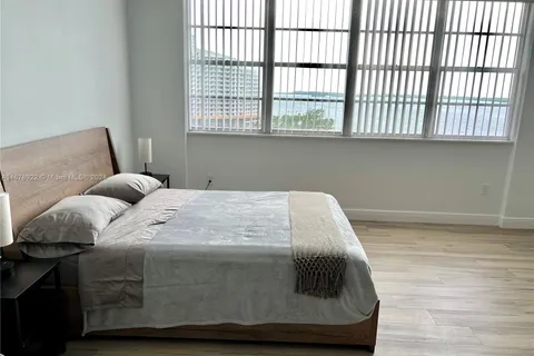 801 Brickell Bay Dr # 1469, Miami FL 33131