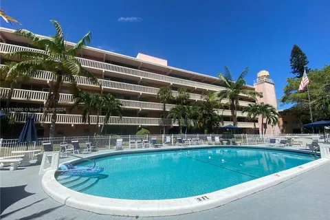 180 NE 12th Ave # 12A, Hallandale Beach FL 33009