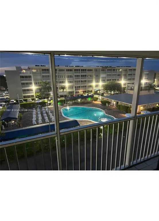 329 SE 3rd St # 405T, Hallandale Beach FL 33009