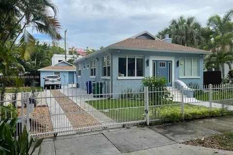 54 NE 43rd St, Miami FL 33137