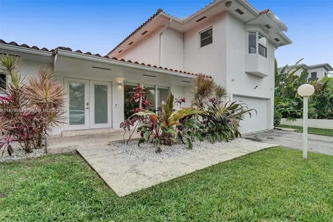 1090 NE 105th St, Miami Shores FL 33138