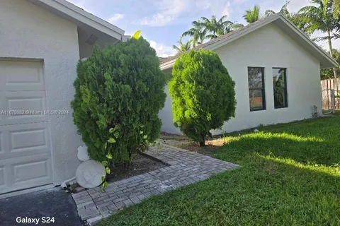 4299 NW 18th Ter, Oakland Park FL 33309