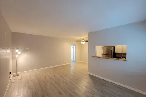 835 Lenox Ave # 318, Miami Beach FL 33139