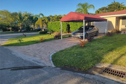 6021 SW 62nd Pl, South Miami FL 33143