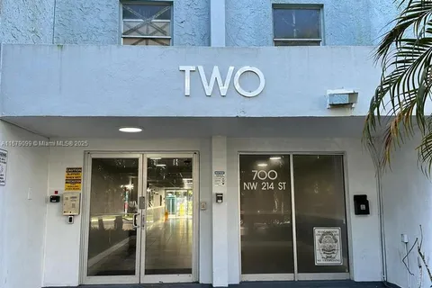 700 NW 214th St # 319, Miami Gardens FL 33169