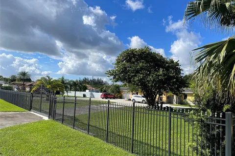 247 NE 19th St, Homestead FL 33030