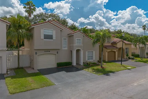 1284 NW 125th Ter, Sunrise FL 33323