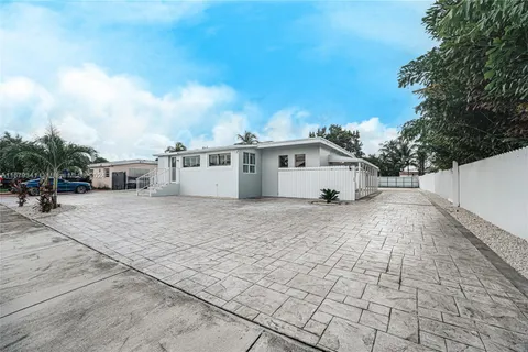 230 E 56th St, Hialeah FL 33013