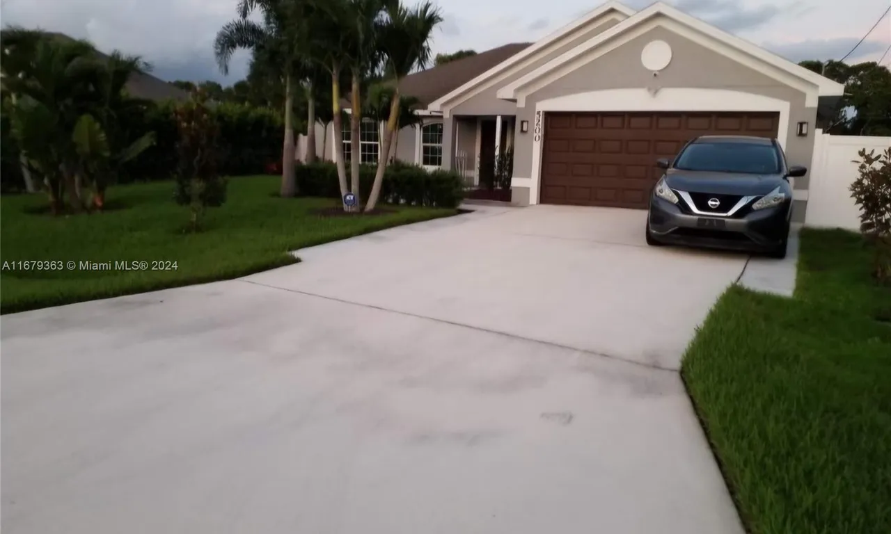 5200 NW Aljo Cir, Port St. Lucie FL 34986