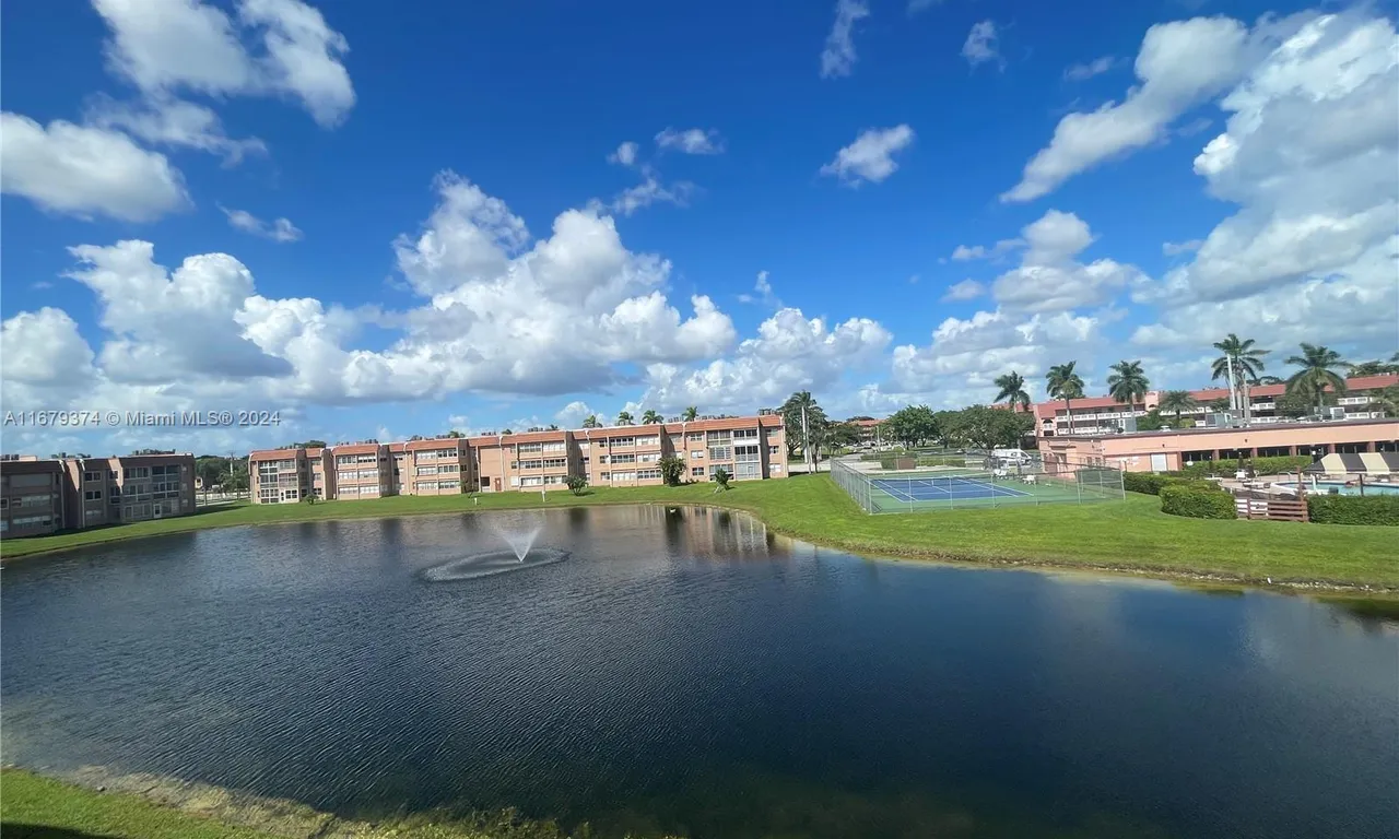 9620 Sunrise Lakes Blvd # 301, Sunrise FL 33322