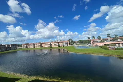 9620 Sunrise Lakes Blvd # 301, Sunrise FL 33322