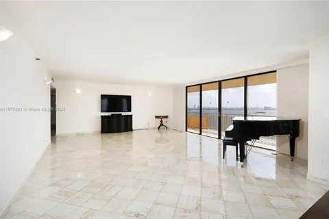 11113 Biscayne Blvd # 2051, Miami FL 33181