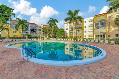 2811 Somerset Dr # 209, Lauderdale Lakes FL 33311