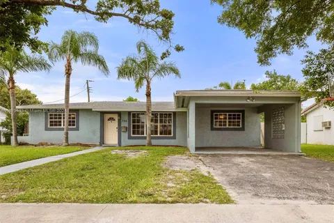 720 SW 69th Way, Pembroke Pines FL 33023