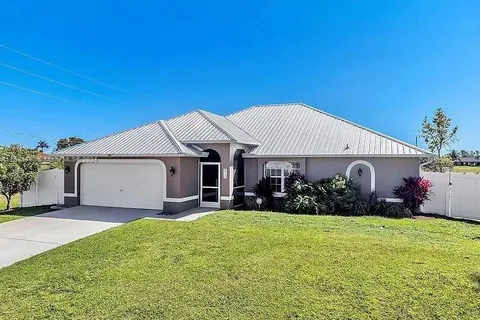 2707 NE 5th PL, Cape Coral FL 33909