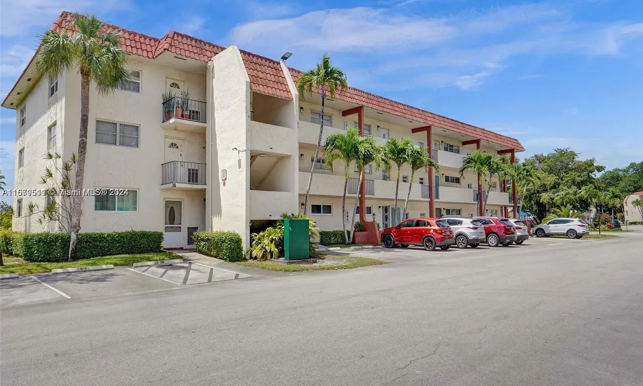 411 S Hollybrook Dr # 207, Pembroke Pines FL 33025