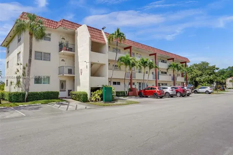 411 S Hollybrook Dr # 207, Pembroke Pines FL 33025