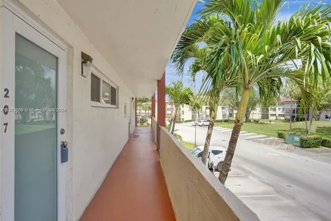 411 S Hollybrook Dr # 207, Pembroke Pines FL 33025