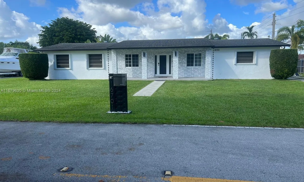 16701 SW 277th St, Homestead FL 33031