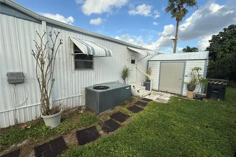 5470 SW 25th Way, Dania Beach FL 33312