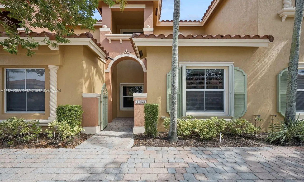 1039 SW 143rd Ave # 1306, Pembroke Pines FL 33027