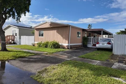 21531 NW 3rd Pl, Pembroke Pines FL 33029