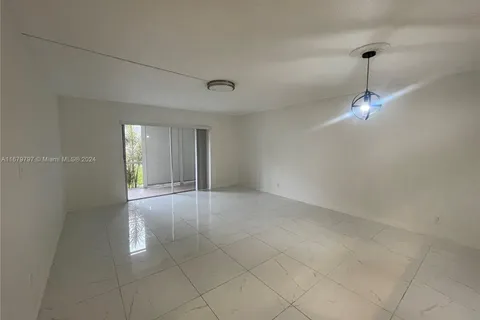 218 NE 12th Ave # 107, Hallandale Beach FL 33009